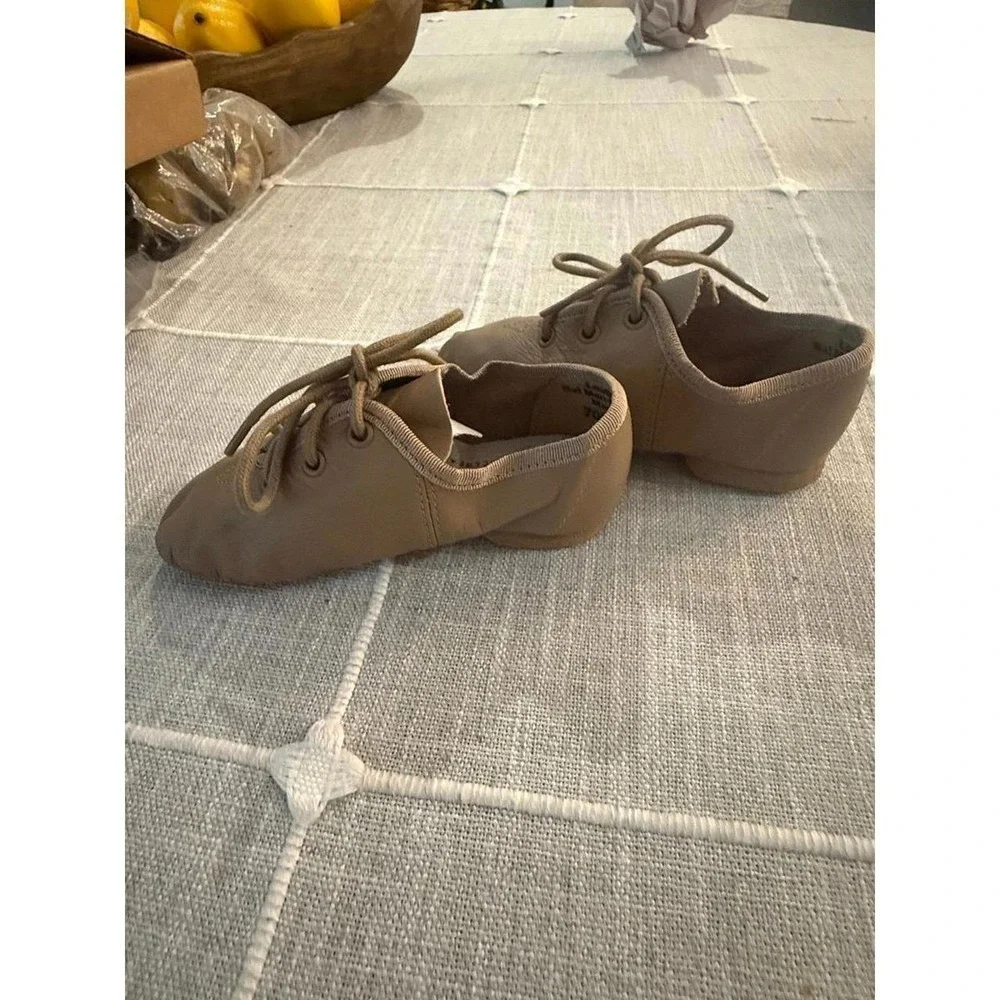 Leo 7036 Econosplit Dance Shoe Split Sole Suntan Child Size 10 Leather Jazz Shoe